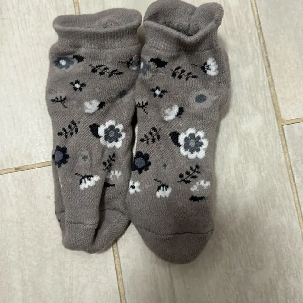 New worn once “grippy Sox” OS